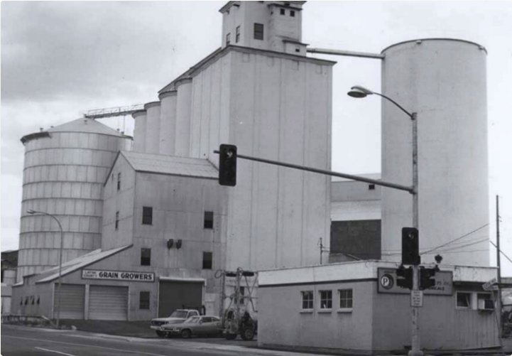 Historic black and white photo of the Latah County Grain Growers silo complex